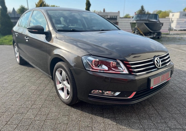 Volkswagen Passat cena 47900 przebieg: 137000, rok produkcji 2014 z Koszalin małe 154